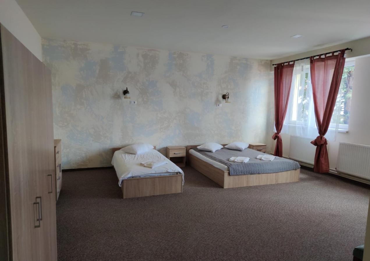 Hotel Astra Брашов Экстерьер фото